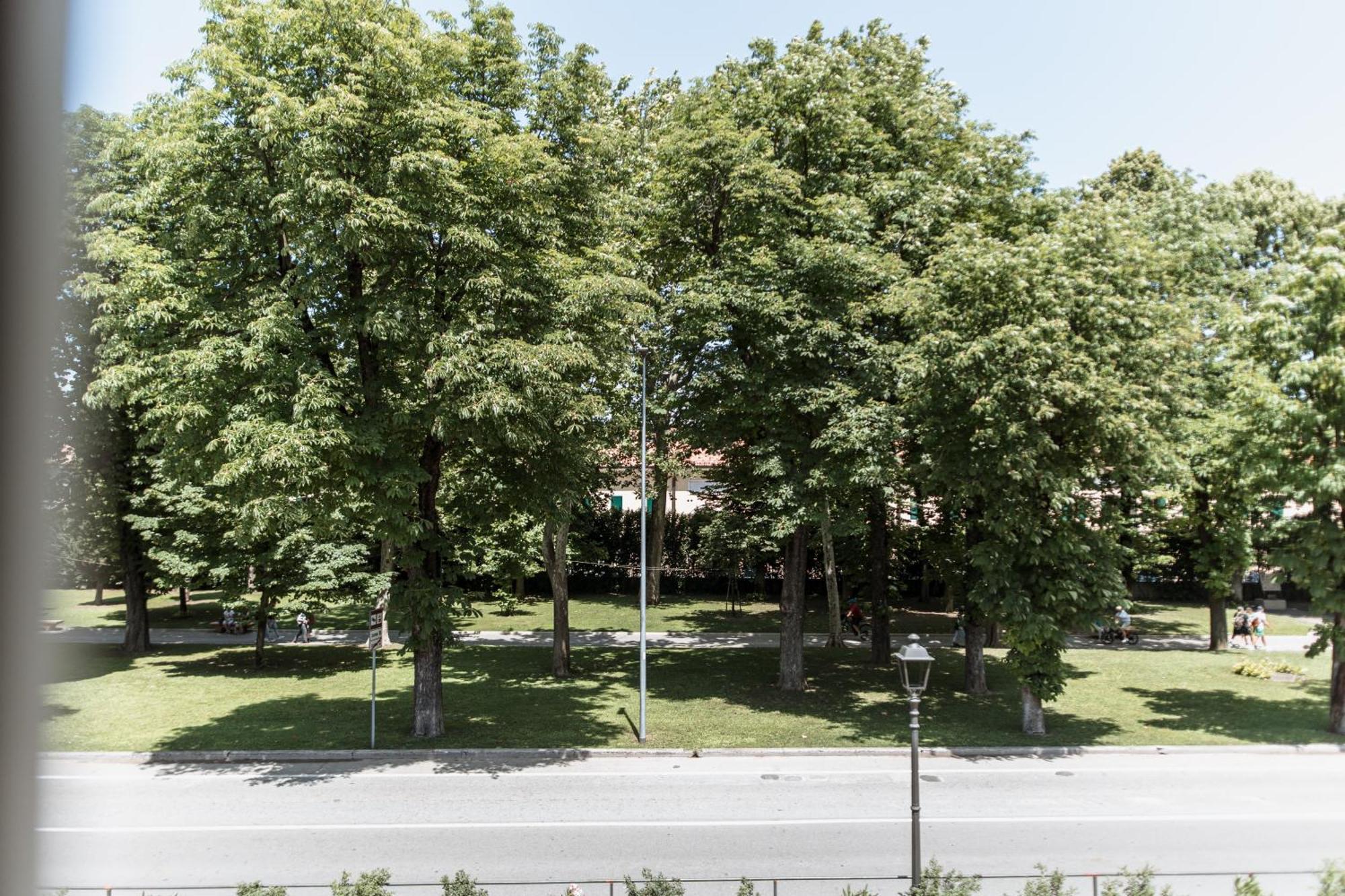 Pavillon Suite & Apartments Пескьера-дель-Гарда Экстерьер фото
